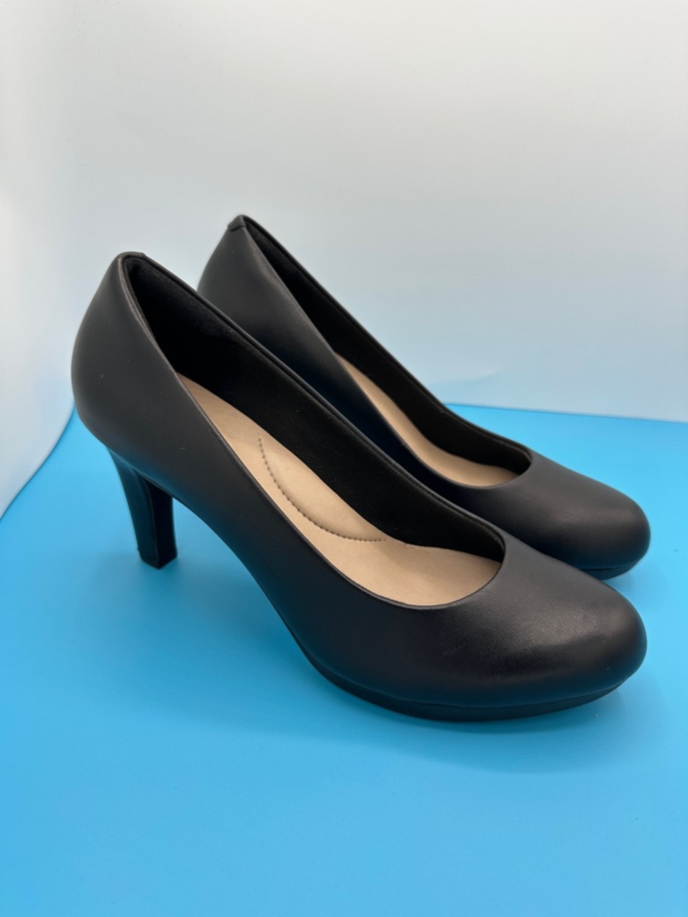 NEW! Clarks Adriel Viola -Womens size 8.5 Brand New in box!
